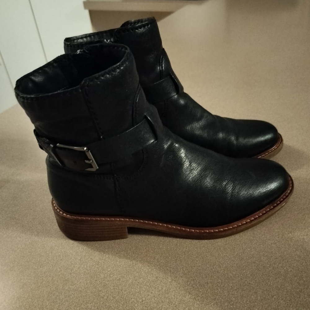 Clarks Black Leather Boots Size 7 (Booties, Short, Low, Brown, Tan, Buckle,Belt)